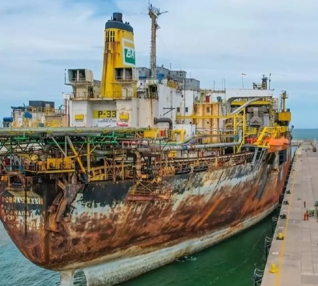 Porto do Açu se torna o primeiro do Brasil a descomissionar plataformas