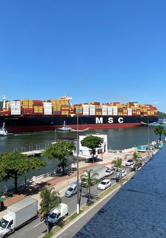 Porto de Santos recebe nova escala de porta-contêineres de 366 metros