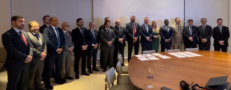 Brasil Export e Academia de Direito Marítimo assinam convênio