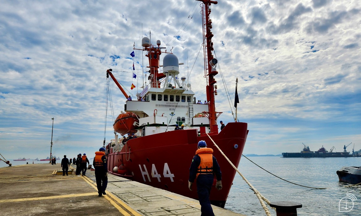 Navios da Marinha retornam ao Brasil após seis meses de Operação Antártica