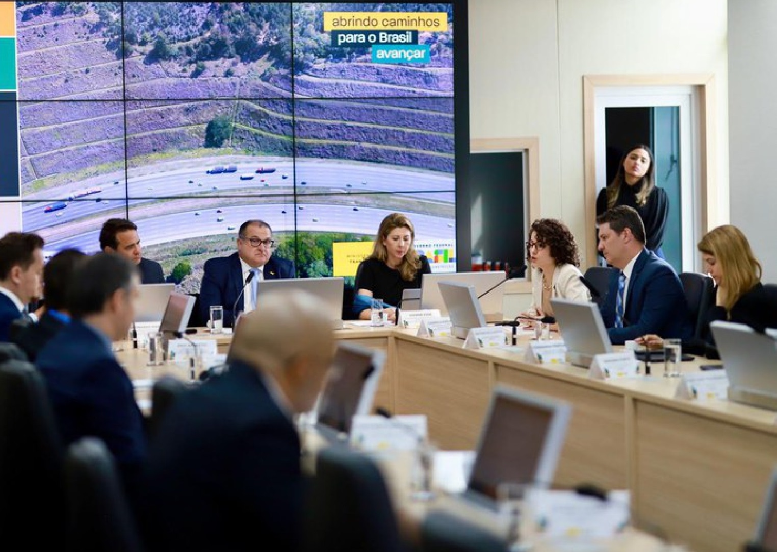 Governo recebe sugestões para Planos Setoriais Ferroviário e Rodoviário
