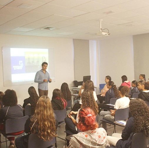 Marimex recebe alunos em projeto ‘Conhecendo as Profissões do Porto’