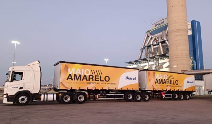 Bracell circula carreta com novo design para conscientizar sobre Maio Amarelo