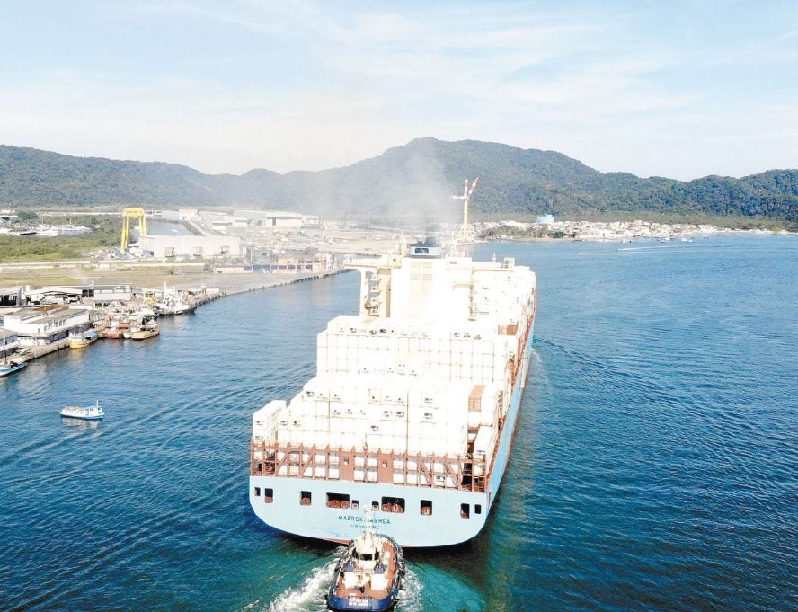 Navios têm metas para redução das emissões