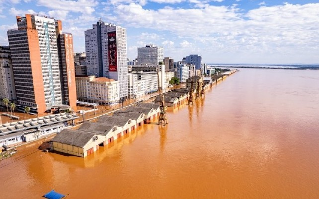 Começa a fase de avaliação de danos no complexo portuário de Porto Alegre