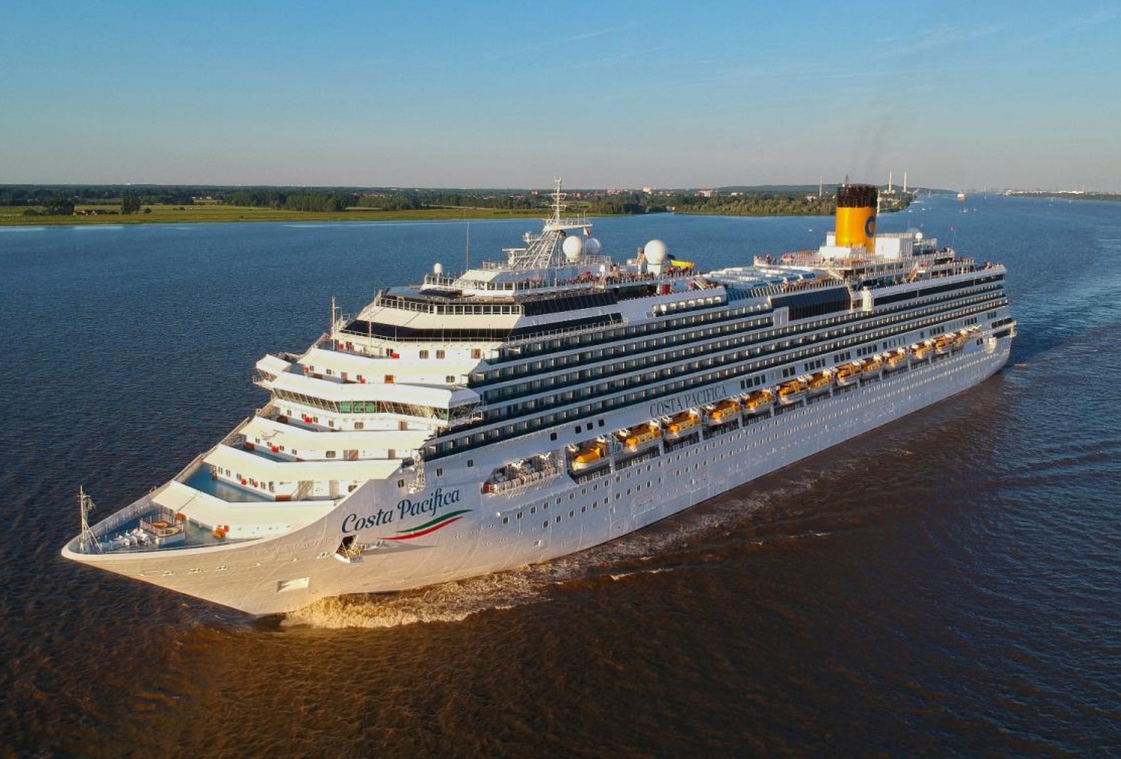 Navio da Costa Cruzeiros vai acompanhar queima de fogos do réveillon em Santos