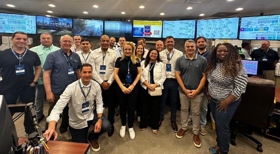 Comitiva visita terminais e aeroporto no penúltimo dia em Houston
