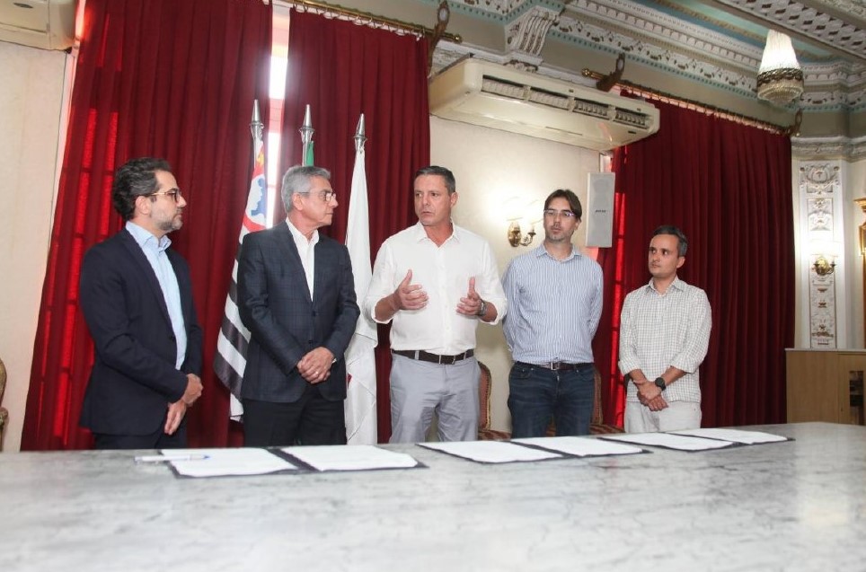 Bunge e Citrosuco assinam termos com repasse de R$4 milhões para obras em Santos