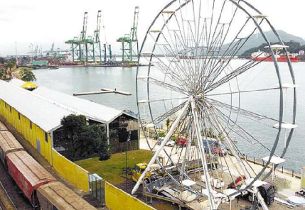 Roda gigante no cenário do Valongo