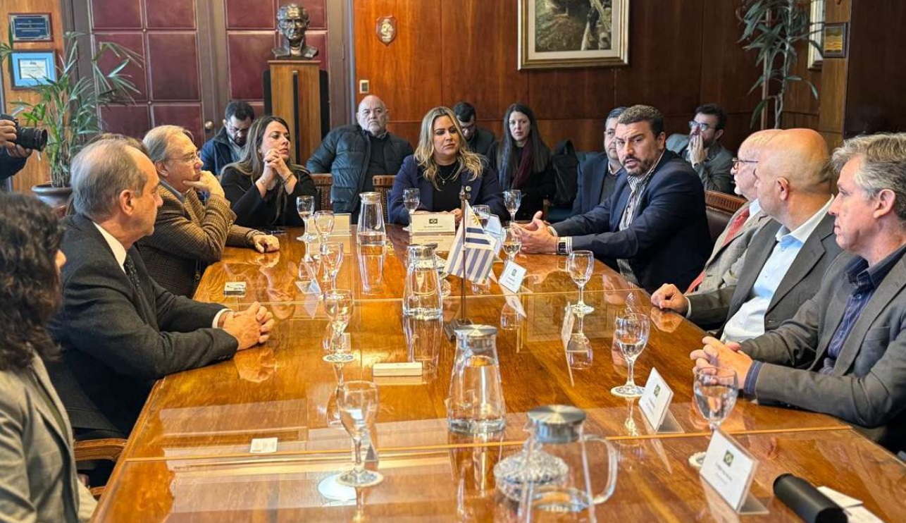 Comitiva visita Porto de Montevidéu e reforça integração com o Uruguai