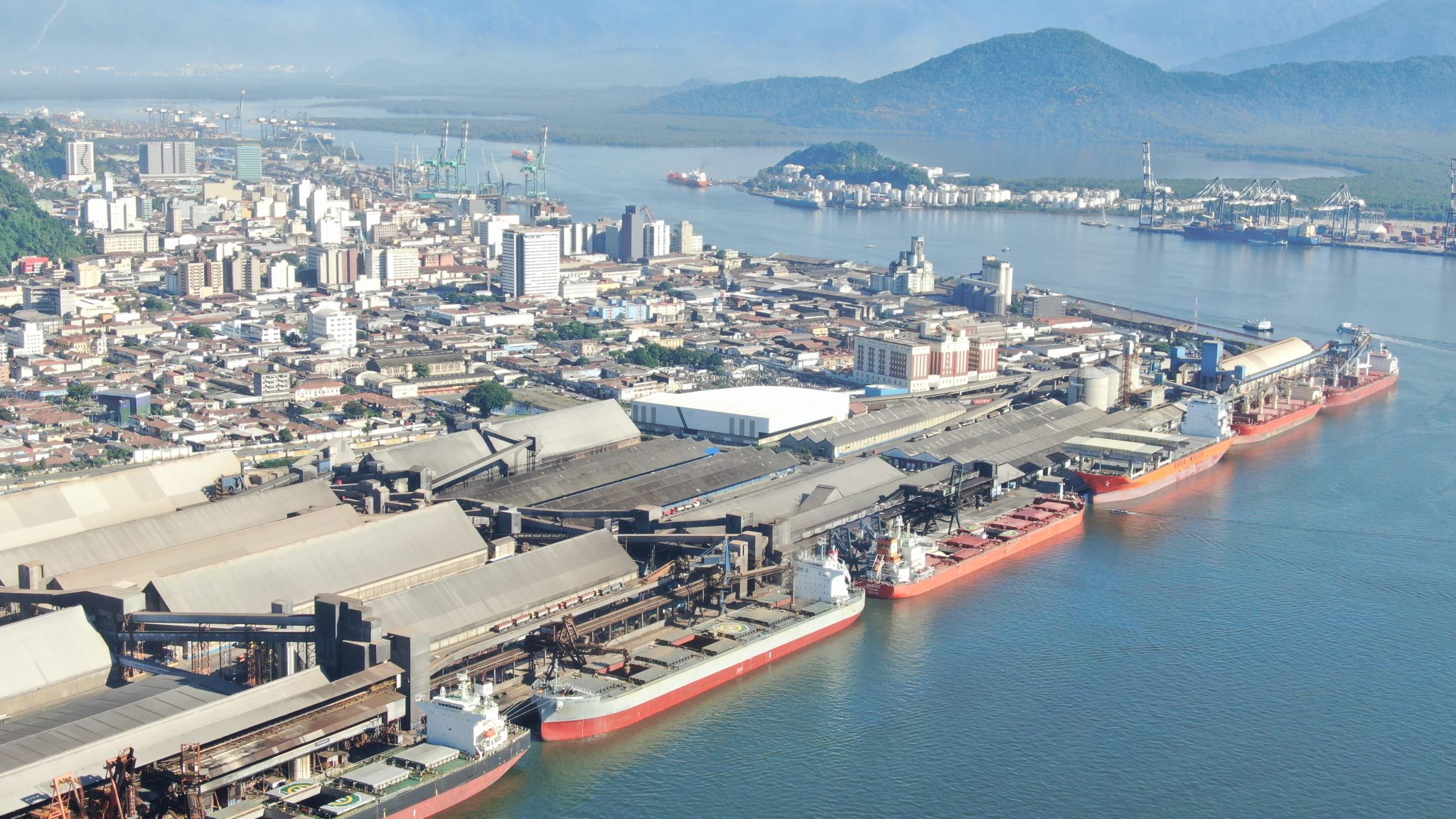 APS conclui dragagem de aprofundamento dos Berços de atracação dos Armazéns 12A ao 20/21, no Porto de Santos